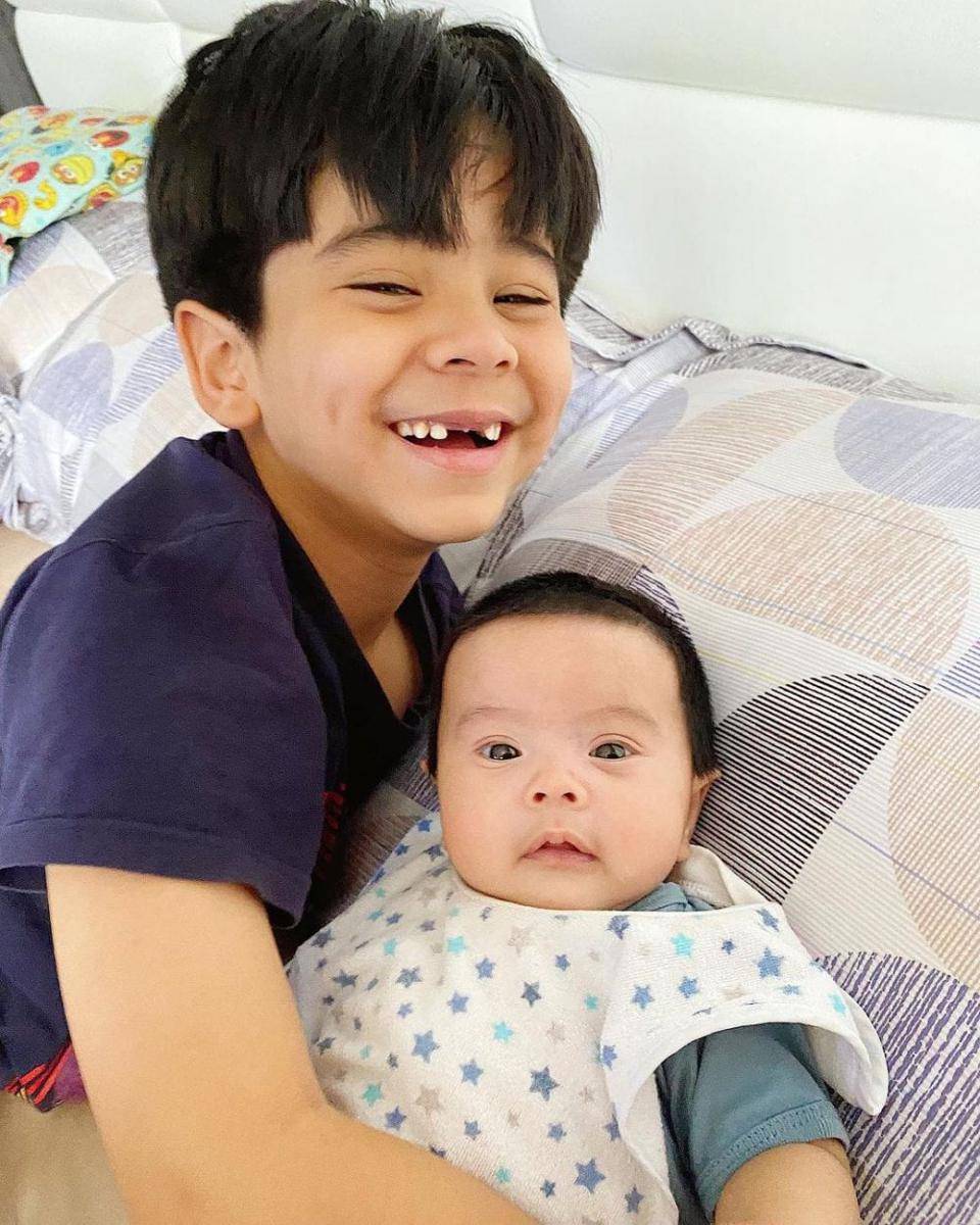 Mikhail Zayn Muhsin dan Mikhaila Zeline Muhsin (instagram.com/eriskarein)