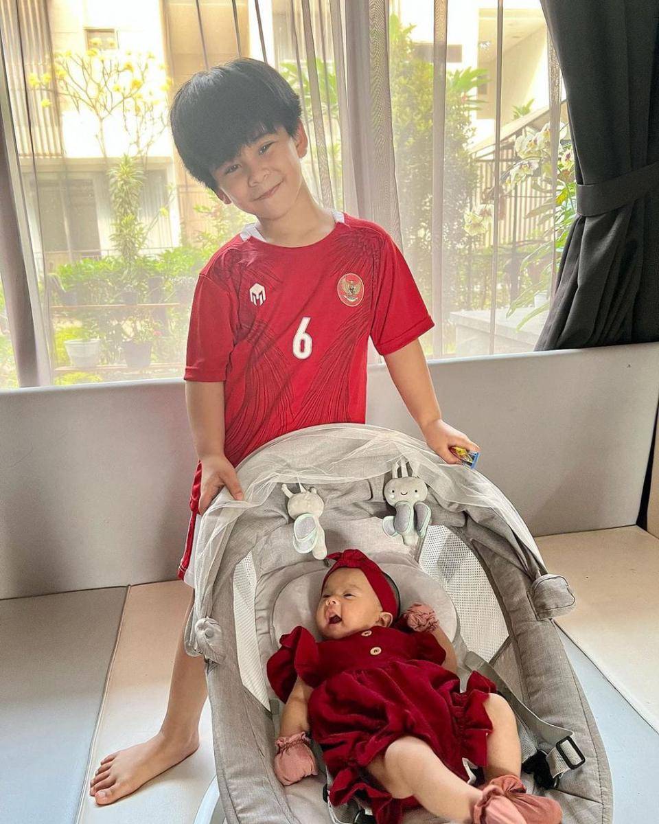 Mikhail Zayn Muhsin dan Mikhaila Zeline Muhsin (instagram.com/eriskarein)