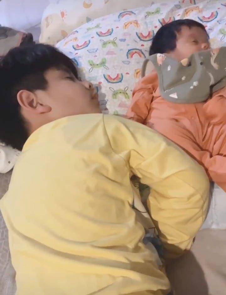 Mikhail Zayn Muhsin dan Mikhaila Zeline Muhsin (instagram.com/eriskarein)