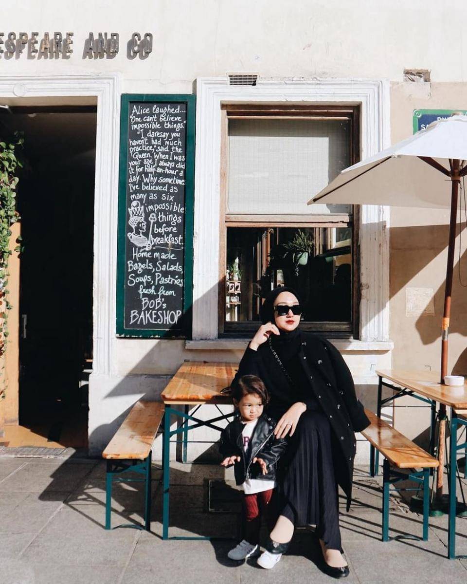 Dian Pelangi dan buah hati (instagram.com/dianpelangi)