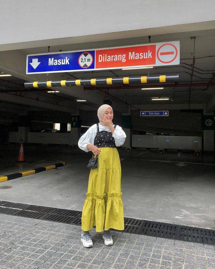 potret Adinda Valda memakai rok (instagram.com/adindavld)