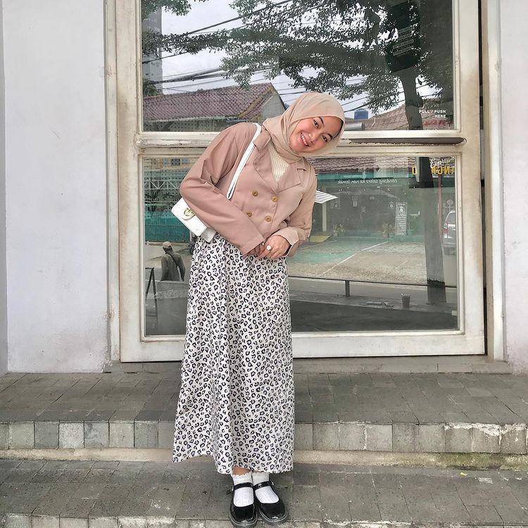 potret Adinda Valda memakai rok (instagram.com/adindavld)
