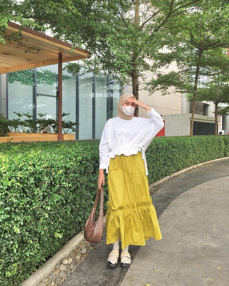 potret Adinda Valda memakai rok (instagram.com/adindavld)