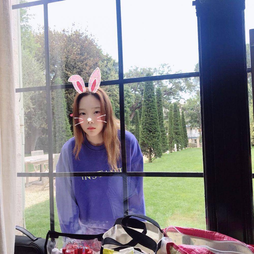 Tingkah usil mengintip jendela (Instagram.com/taeyeon_ss)