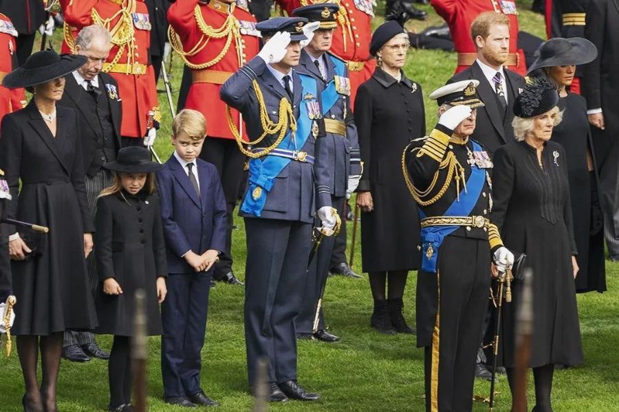 Aturan Utama Dresscode di Pemakaman Queen Elizabeth, Serba Hitam