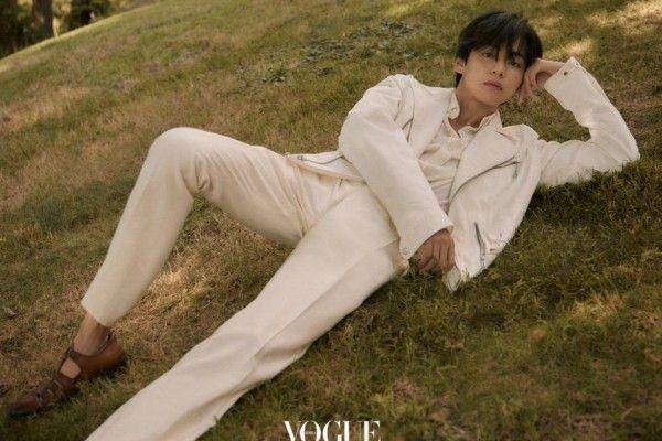 V di pemotretan bersama Vogue Korea (vogue.co.kr