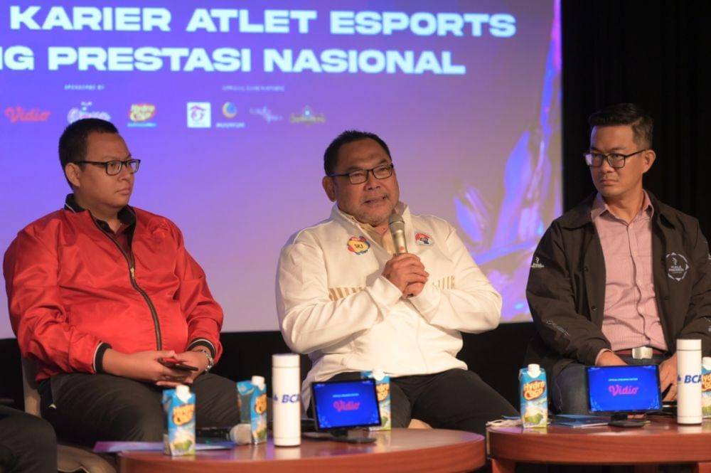 Asisten Deputi Pengelolaan Olahraga Tradisional dan Layanan Khusus Deputi Pembudayaan Olahraga Kemenpora RI Aris Subiyono memberikan pemaparan tentang upaya dan program yang dilakukan Kemenpora dalam kaitannya menjadikan esports sebagai salah satu cabang olahragaan unggulan bagi Indonesia. (dok. Piala Presiden Esports 2022)