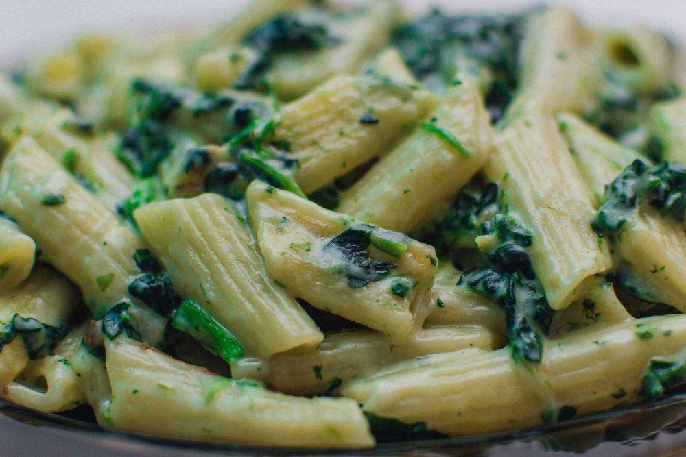 ilustrasi Cheesy Spinach Penne (freepik.com/StockSnap)