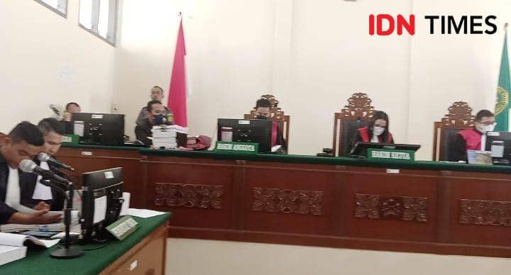 Sidang lanjutan kasus kekerasan yang terjadi dikerangkeng manusia Bupati Langkat Nonaktif Terbit Rencana Perangin-angin (IDN Times/ Bambang Suhandoko)