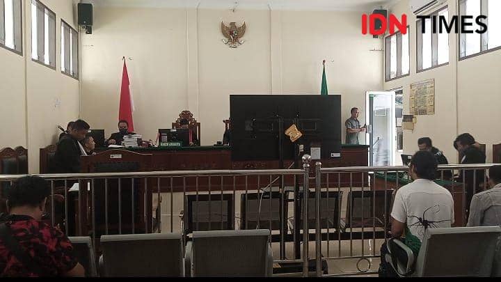 Sidang lanjutan kasus kekerasan yang terjadi dikerangkeng manusia Bupati Langkat Nonaktif Terbit Rencana Perangin-angin (IDN Times/ Bambang Suhandoko)