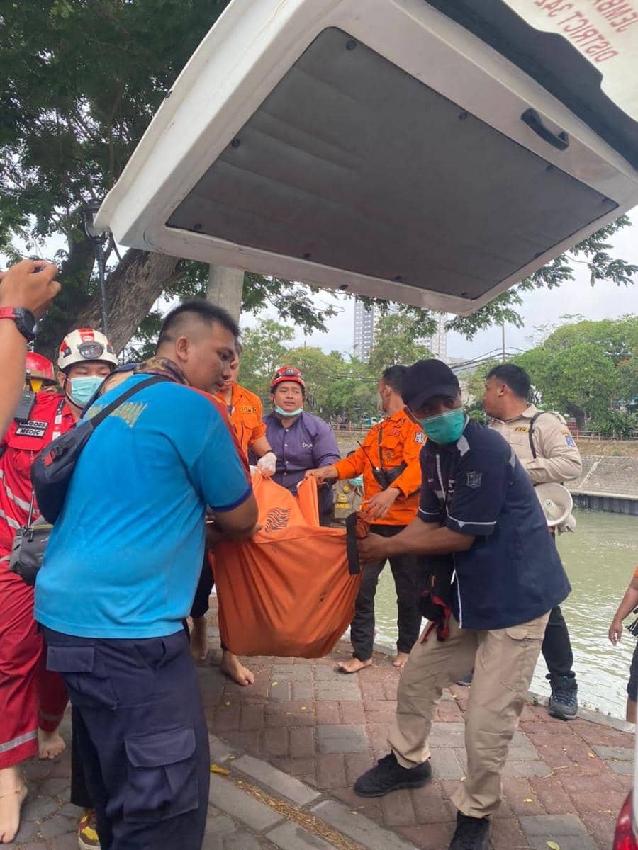Dikira Biawak, Mayat Pria Ditemukan Mengambang di Sungai Wonokromo