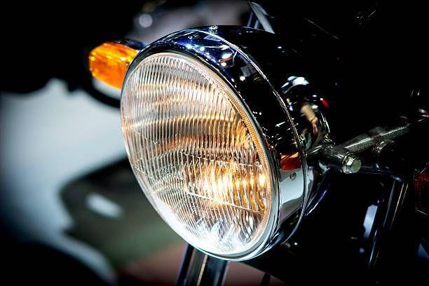Jangan Pegang Kaca Bohlam Motor Saat Menggantinya