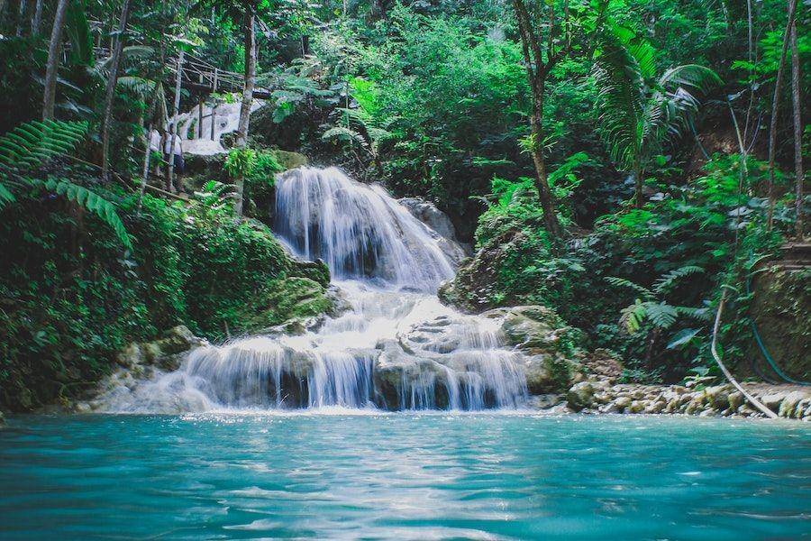 Ilustrasi air terjun (Pexels.com/Rifqi Ramadhan)