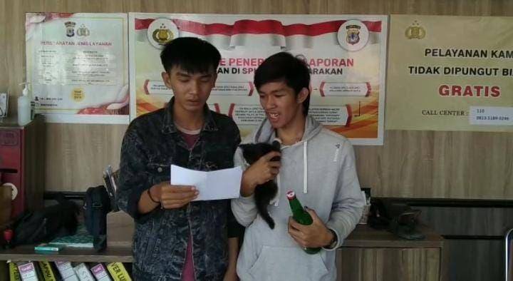 Dua pemuda yang cekoki anak kucing miras dipanggil polisi dan sampaikan permintaan maaf (dok. istimewa)