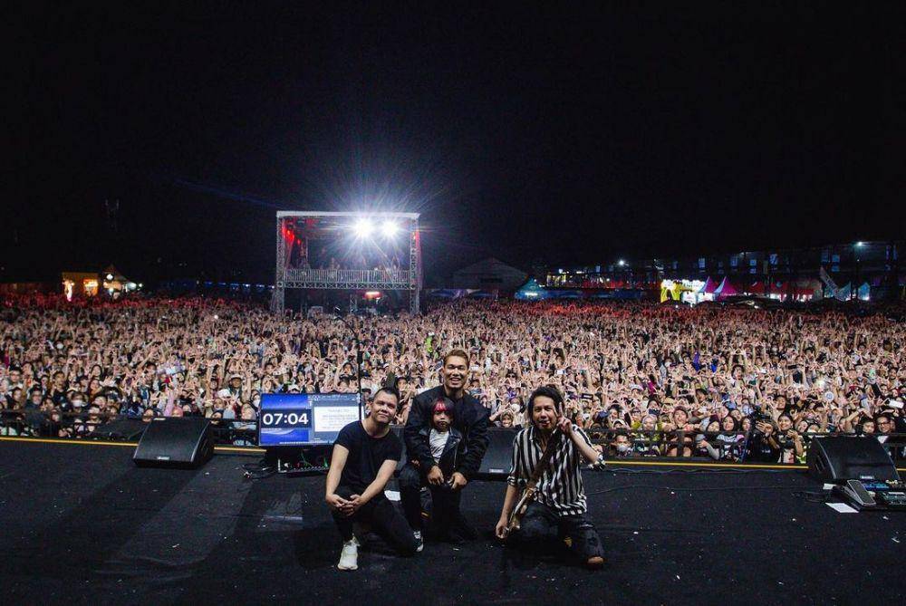 potret band Armada (instagram.com/monicaimas)