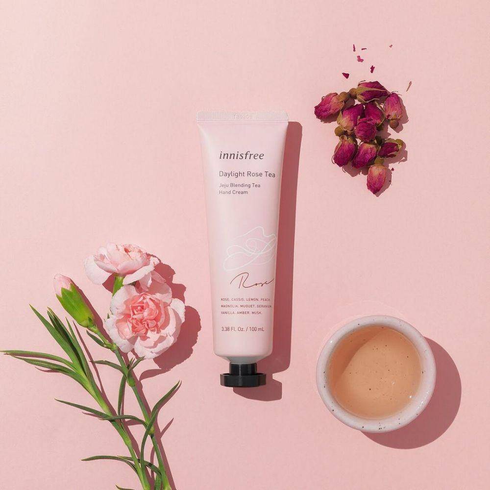Innisfree Jeju Blending Tea Hand Cream Daylight Rose Tea (instagram.com/innisfreeindonesia)