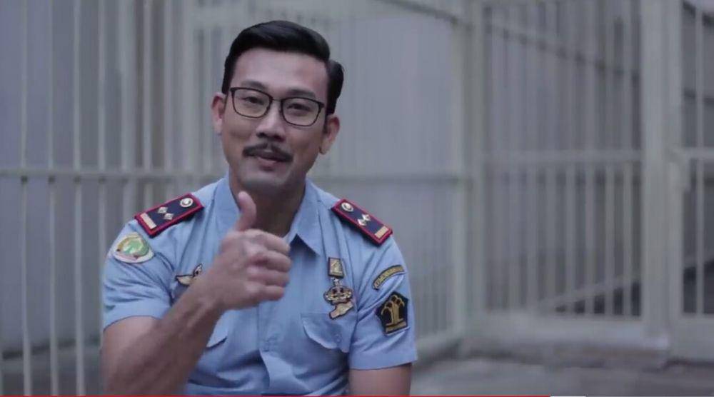 Denny Sumargo berseragam sipir (dok. youtube.com/Falcon)