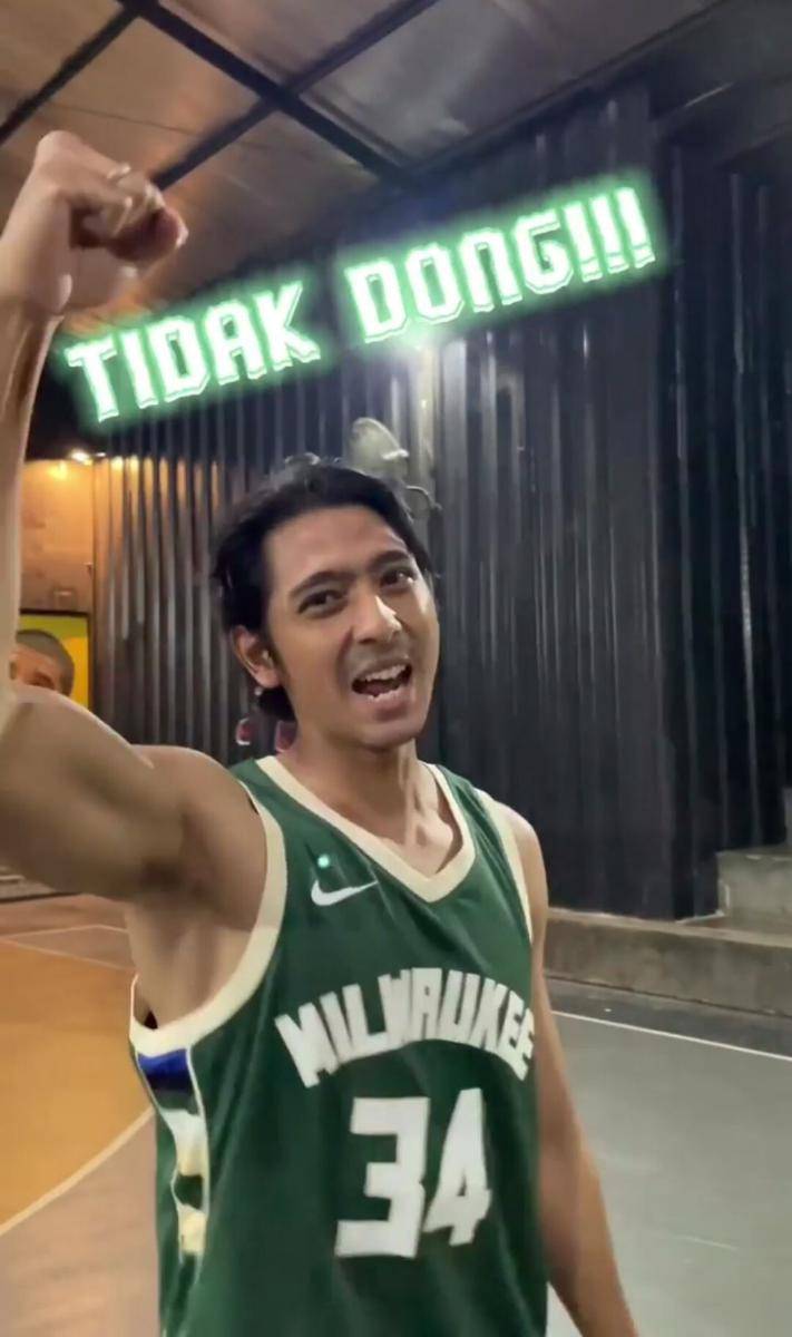 Arya Saloka dan Denny Sumargo bertanding basket (instagram.com/arya.saloka)