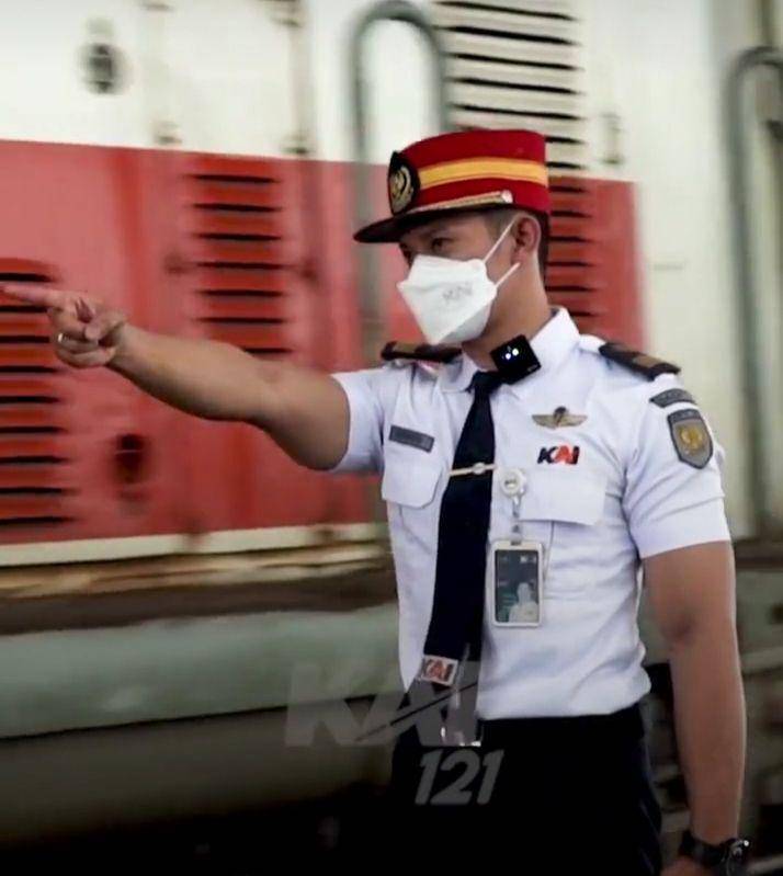Pengatur Perjalanan Kereta Api (instagram.com/kai121_)