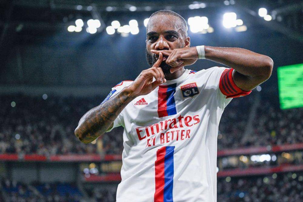 Alexandre Lacazette  (instagram.com/lacazettealex)