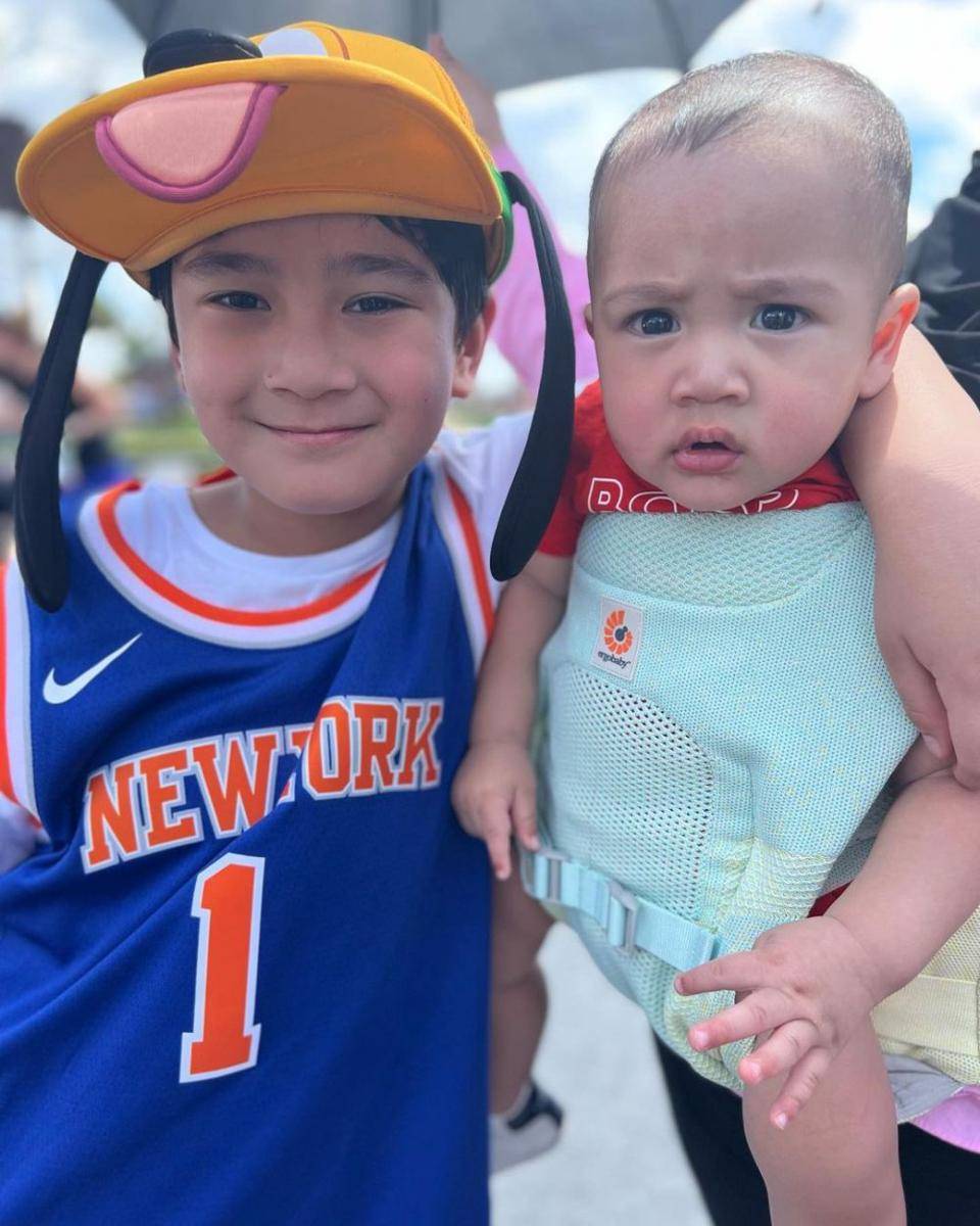 potret seru Raffi Ahmad sekeluarga berlibur ke Disneyland (instagram.com/raffinagita1717)