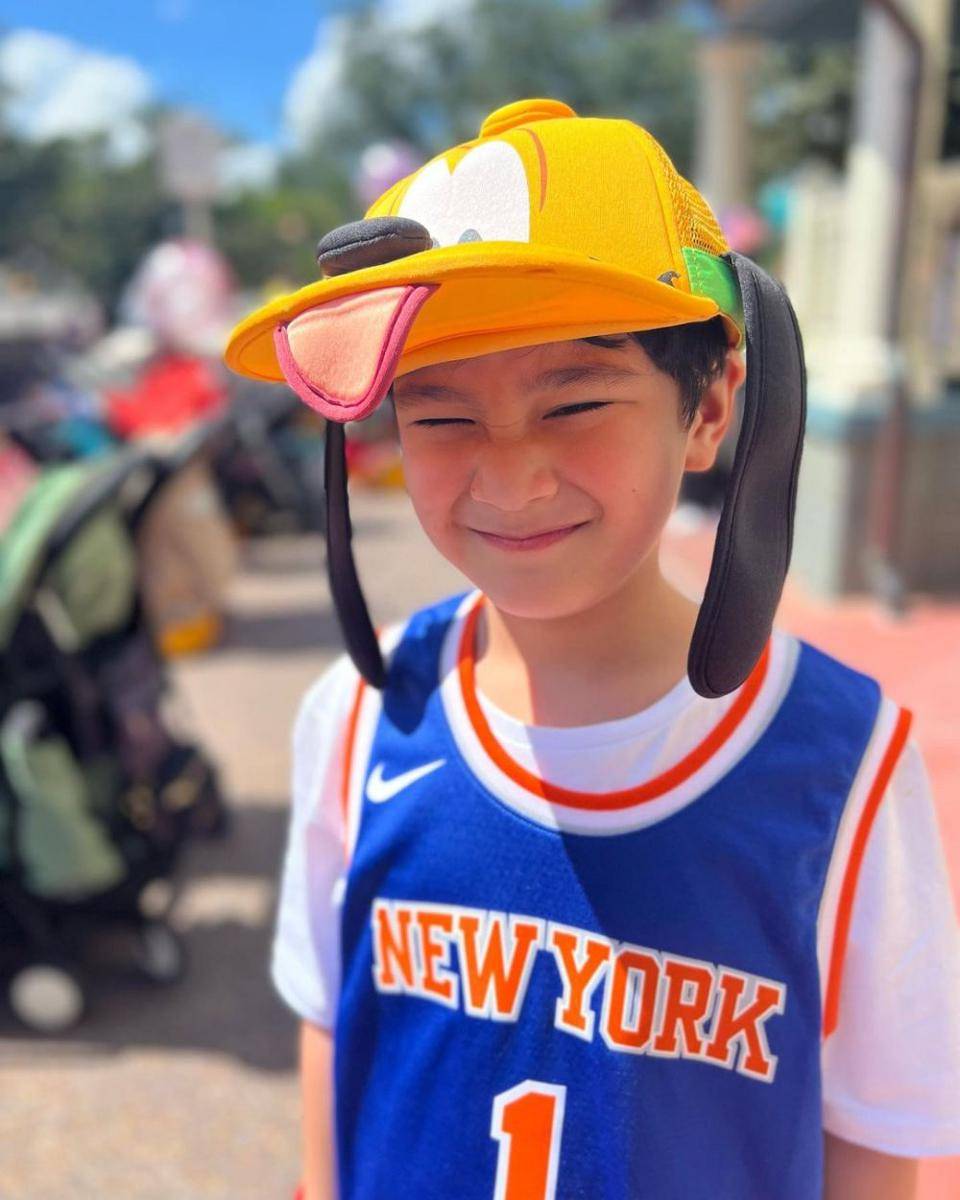 potret seru Raffi Ahmad sekeluarga berlibur ke Disneyland (instagram.com/raffiagita1717)
