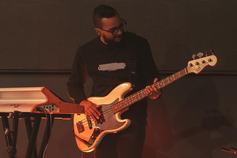 Sejarah Alat Musik Bass dan Perkembangannya, Mengagumkan Bro!