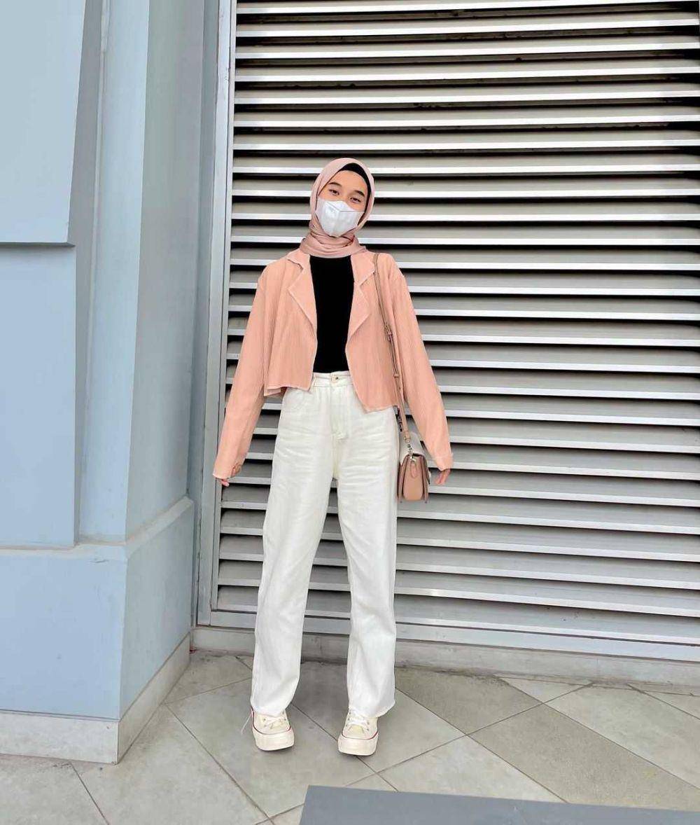 OOTD dengan celana putih (Instagram.com/febrylestya)
