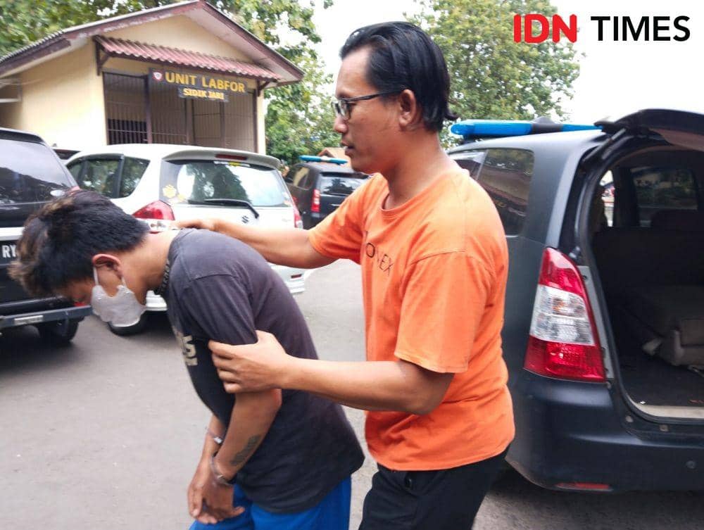 Polisi Gadungan Rampas Ponsel Remaja di Purwakarta