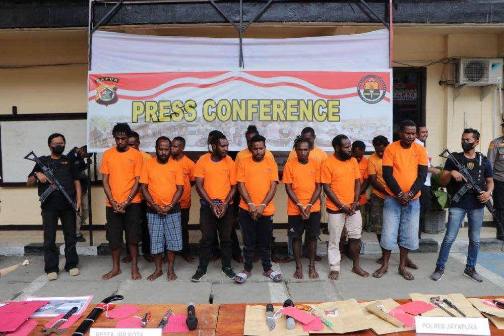 Belasan pelaku saat dihadirkan saat press release, IDN Times/ Istimewa