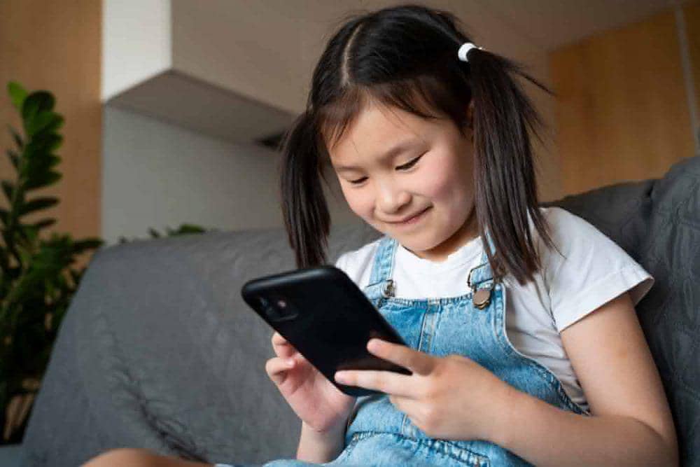 Wamenkomdigi: Anak-anak Masih Mudah Akali Verifikasi Umur di Medsos