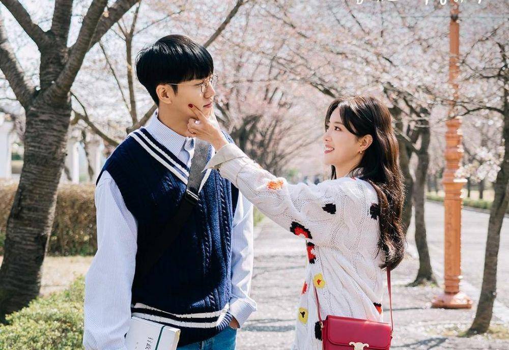 Lee Seung Gi dan Lee Se Young di drama The Law Café (instagram.com/wavve.official)