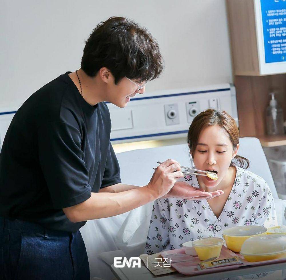Jung Il Woo dan Kwon Yu Ri di drama Good Job (instagram.com/channel.ena.d)