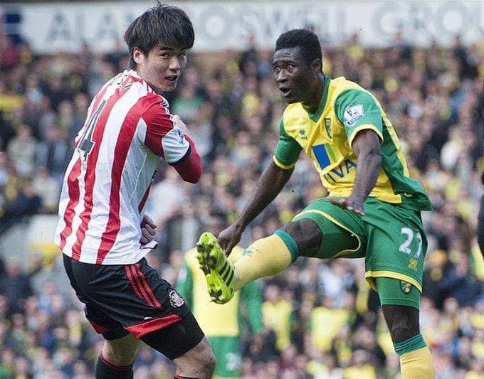 Alexander Tettey (kanan) (twitter.com/premierleague)