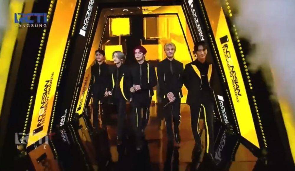 WayV di Indonesian Television Awards 2022 (Twitter.com/nanochean/)
