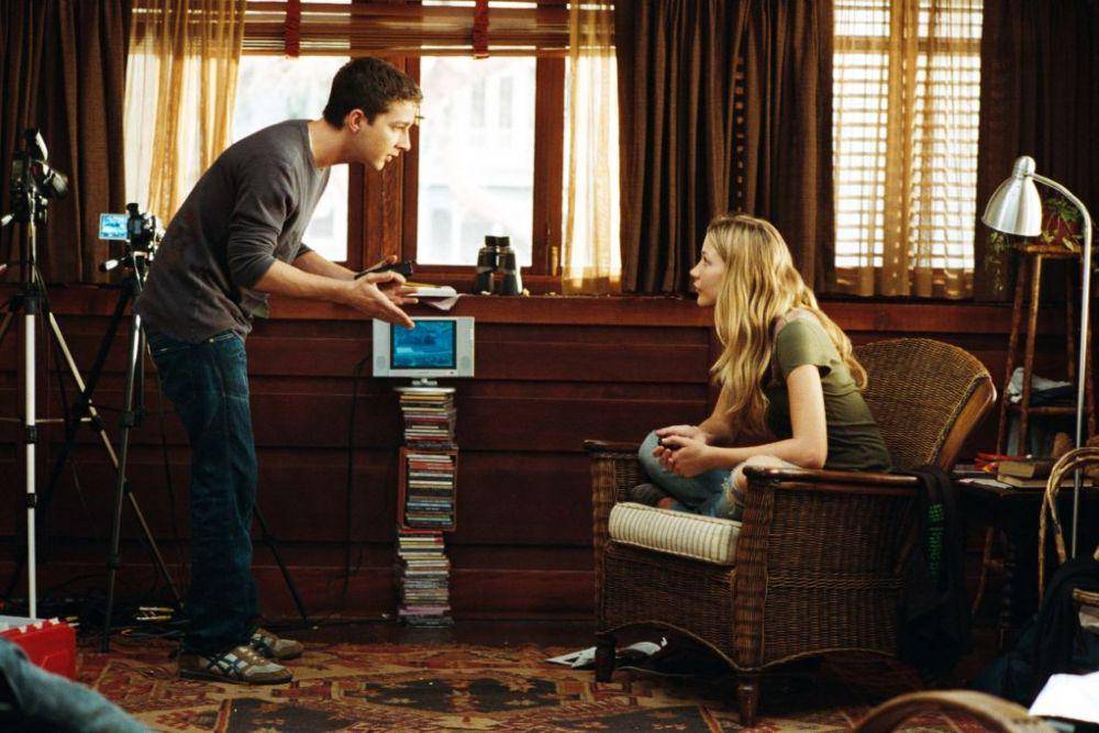 Shia LaBeouf dan Sarah Roemer dalam film Disturbia (dok. DreamWorks Pictures/Disturbia)