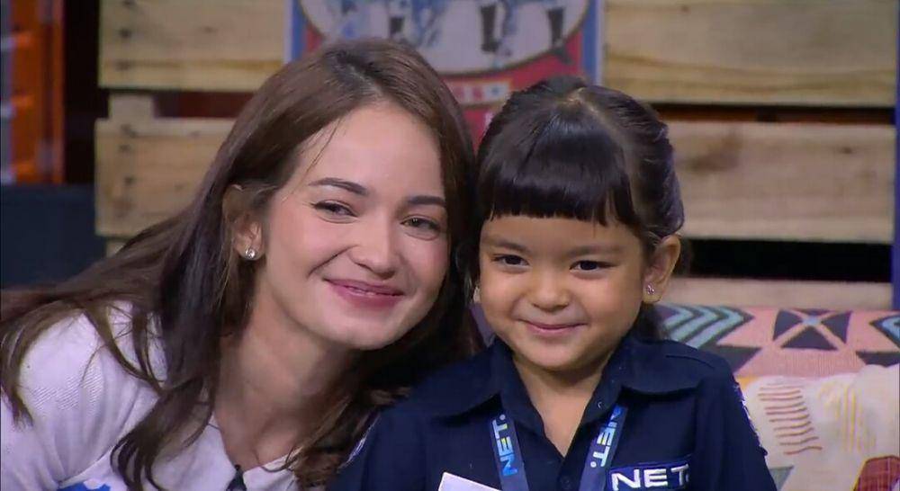 kebersamaan Enzy Storia dan Mazaya (dok. youtube.com/TonightShowNet)