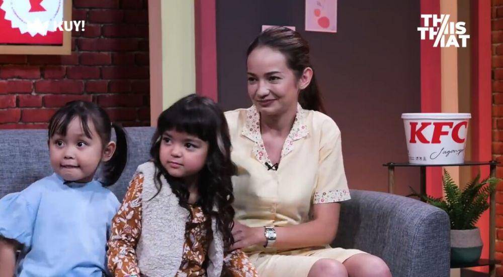 kebersamaan Enzy Storia dan Mazaya (dok. youtube.com/KUY Entertainment)