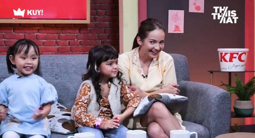 kebersamaan Enzy Storia dan Mazaya (dok. youtube.com/KUY Entertainment)