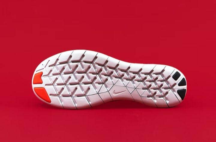 ilustrasi sepatu (unsplash.com/REVOLT)