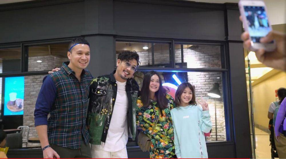 Olivia Allan sewa studio untuk nonton Denny Sumargo. (youtube.com/THE SUMARGO'S)