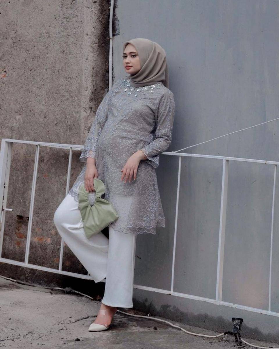 Outfit brokat Shella Alaztha. (instagram.com/shellaalaztha)