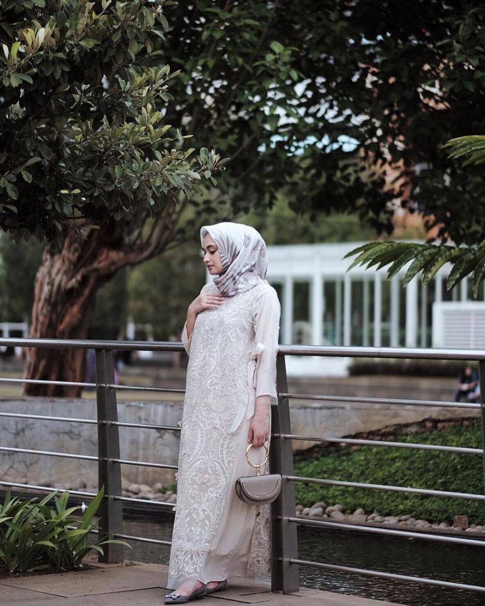 Outfit brokat Shella Alaztha. (instagram.com/shellaalaztha)