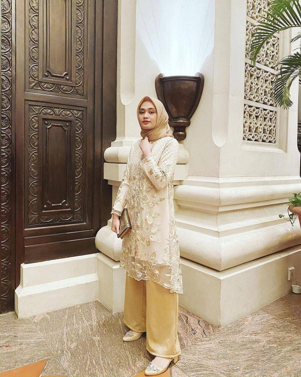 Outfit brokat Shella Alaztha. (instagram.com/shellaalaztha)