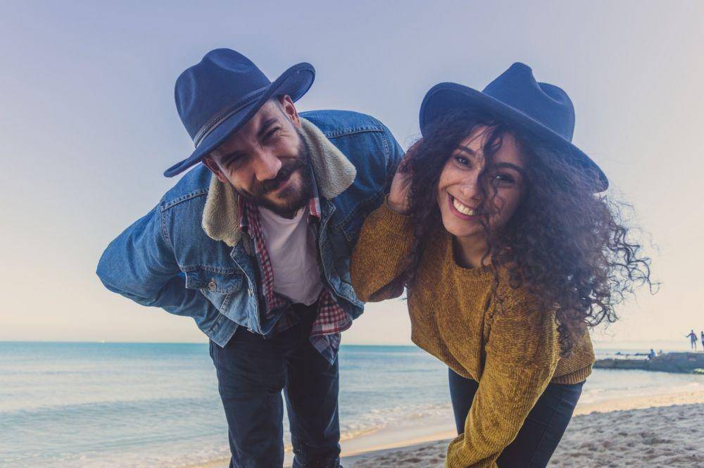 ilustrasi pasangan romantis (unsplash.com/chermiti mohamed)
