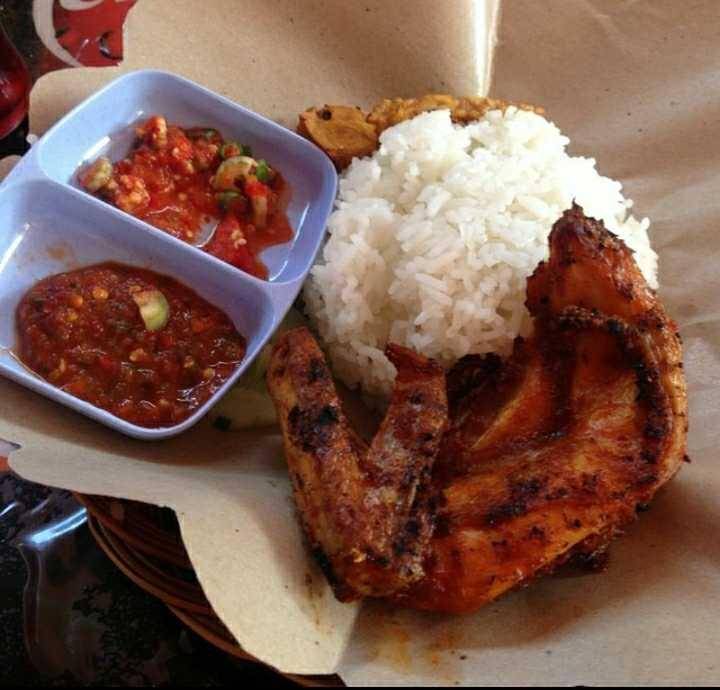 Ayam Bakar Taliwang (instagram.com/ayambakartaliwang)