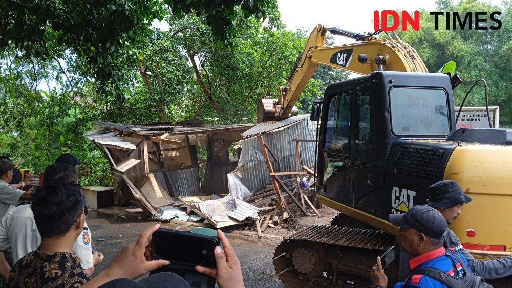 Marak Aktivitas Mesum, Bangunan Liar di Royal Penjaringan Ditertibkan