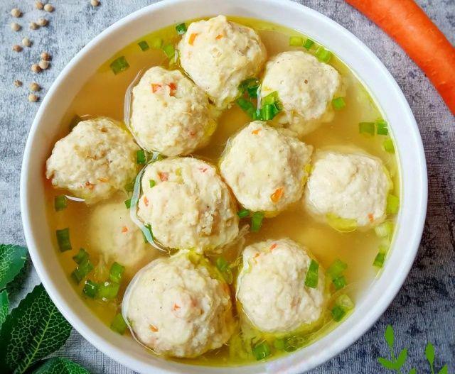 Resep Bakso Ayam Kuah Kaldu, Cara Bikinnya Simpel!