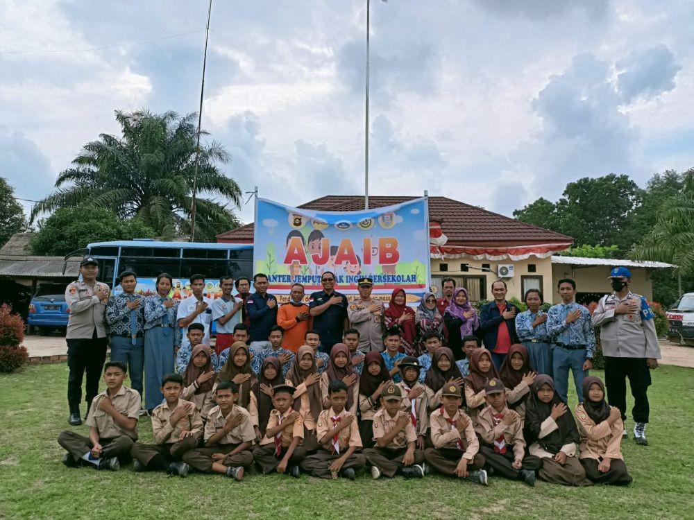 Hore, Polsek Tungkal Ilir Sediakan Bus Antar Jemput Siswa ke Sekolah