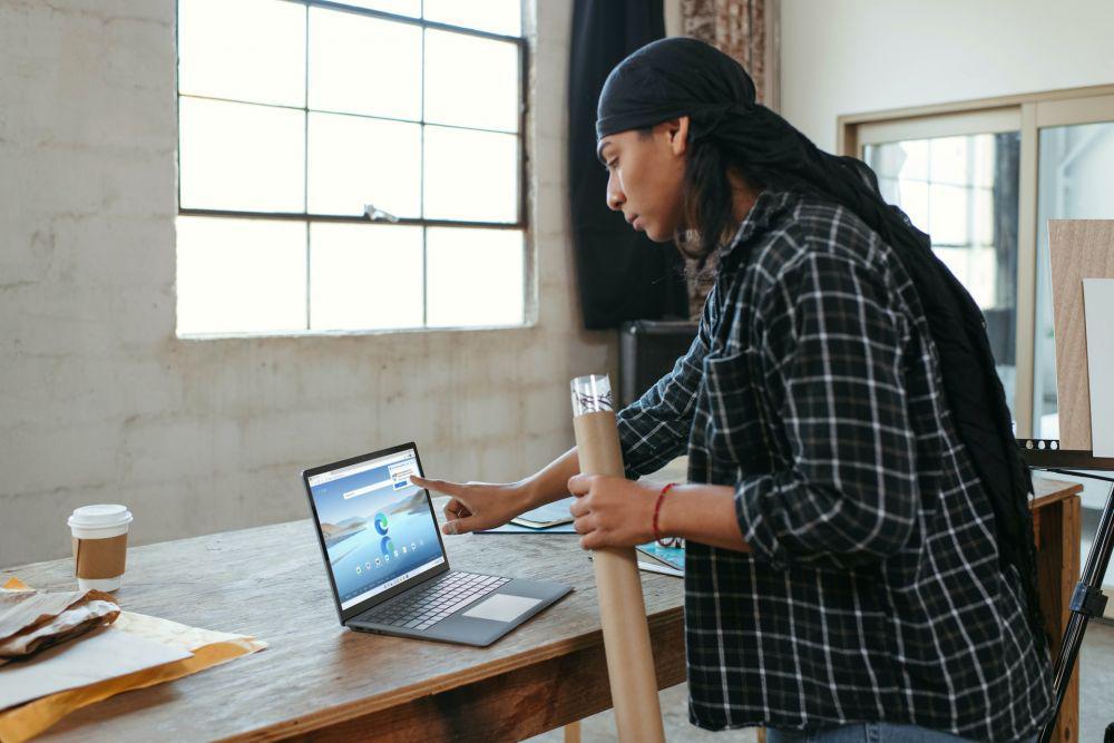 6 Rekomendasi Laptop 2 in 1 (Hybrid) Terbaik di Bawah Rp7 Juta
